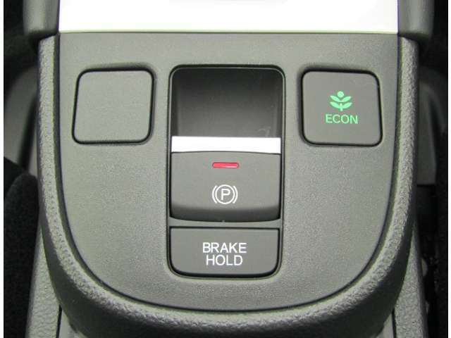 電子サイドブレーキ、オートブレーキホールド装着車です。信号待ちなどブレーキを踏みっぱなしにしなくてよいので便利ですね。