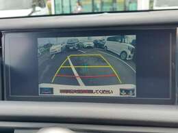 【バックモニター】後ろのカメラの映像がモニターに映し出されるので、後方の見えない死角や、障害物との距離感などもしっかり安全確認することができます！