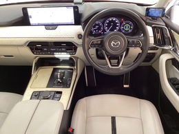 細部まで作り込まれた造形美！毎日でも運転して『人馬一体』を楽しみたくなります。是非、クルマに触れてその質感を味わってください。