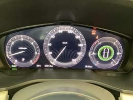 ドライバーを中心に一つ一つ丹念に磨き、力強さと上質さが融合した上質なデザインを採用しました！