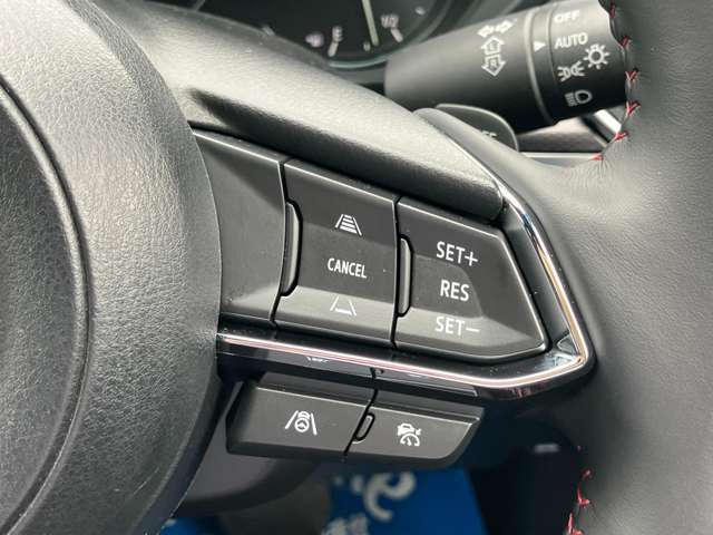 登録した速度に保ち走行するレーダークルーズコントロール付き。高速やバイパスでの運転支援に役立つ便利アイテムです！