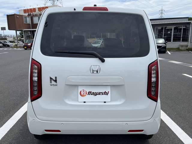 ☆お車についた傷やヘコミ、事故の修理もハヤシにお任せください。自社鈑金工場で修理ができますの安心です☆