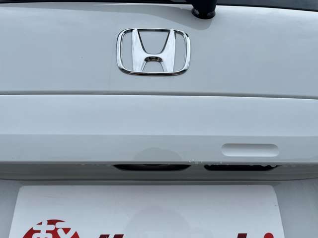 ☆お車についた傷やヘコミ、事故の修理もハヤシにお任せください。自社鈑金工場で修理ができますの安心です☆