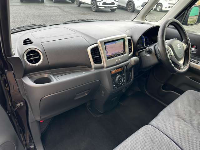 禁煙車　レーダーブレーキサポート　衝突軽減ブレーキ　カロッツェリアナビTV　バックカメラ　ETC　両側電動スライドドア　プッシュスタートスマートキー　シートヒーター　アイドリングストップ　純正14AW