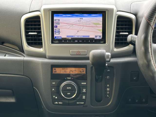 カロッツェリアナビTVが付いてます♪バックカメラも付いてます♪