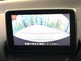 【バックカメラ】駐車時に後方がリアルタイム映像で確認できます。大型商業施設や立体駐車場での駐車時や、夜間のバック時に大活躍！運転スキルに関わらず、今や必須となった装備のひとつです！