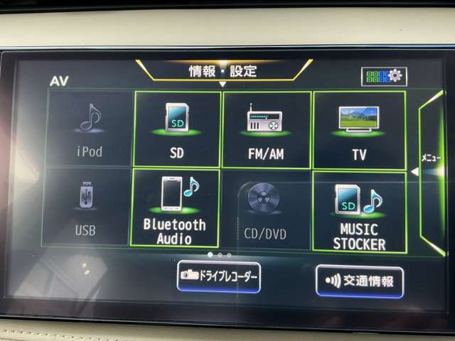 BluetoothやCD、フルセグTV、DVDなどオーディオ機能も充実してます。