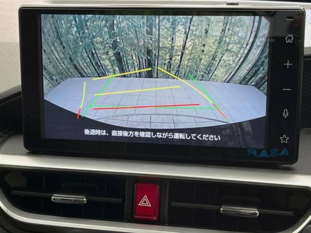 【バックカメラ】駐車時に後方がリアルタイム映像で確認できます。大型商業施設や立体駐車場での駐車時や、夜間のバック時に大活躍！運転スキルに関わらず、今や必須となった装備のひとつです！