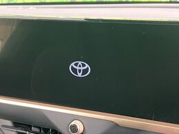 【12.3インチディスプレイオーディオ】スマートフォンと連携が可能な大画面ディスプレイオーディオです。スマートフォンのナビ機能を使用したり、Bluetooth接続で音楽もお楽しみいただけます！