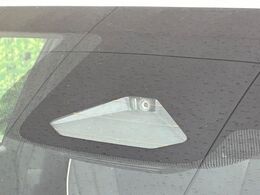 【トヨタセーフティセンス】走行中に前方の車両等を認識し、衝突しそうな時は警報とブレーキで衝突回避と被害軽減をアシスト。より安全にドライブをお楽しみいただけます。