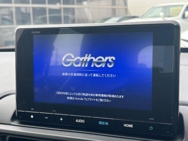 【8インチ　Honda　CONNECTナ】人気の純正ナビを装備しております。ナビの使いやすさはもちろん、オーディオ機能も充実！キャンプや旅行はもちろん、通勤や買い物など普段のドライブも楽しくなるはず♪