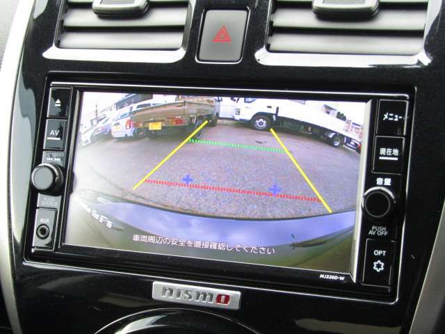 【バックカメラ付き！】バックする際も、バックモニターで確認しながらバックできますのでもう安心です。ギリギリ駐車も可能ですよ♪　　　※メールやLINEでのお問合せも可能ですのでお気軽にお問い合わせください。