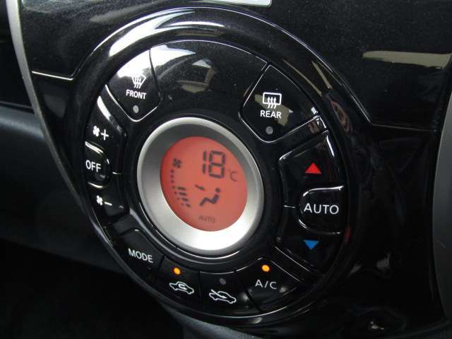 【オートエアコン機能付き】お好きな温度に設定すれば、自動的に温度を調節、車内の快適空間をサポート致します！！