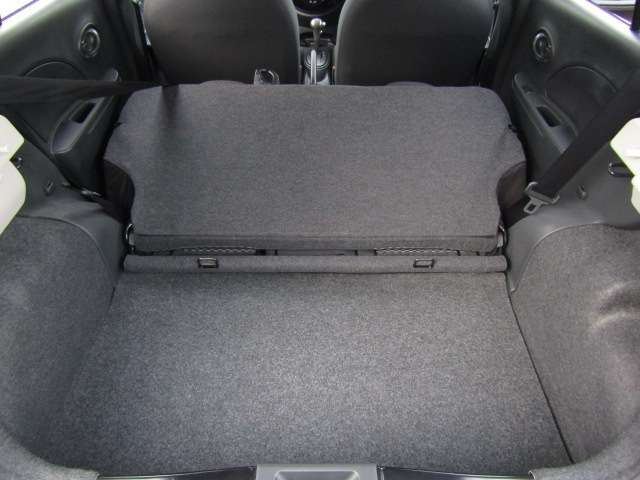 【ラゲッジスペース(荷物収容空間)】　ラゲッジスペースも充実しております是非現車をご確認ください。  　　※メールやLINEでのお問合せも可能ですのでお気軽に当社スタッフにご用命ください。