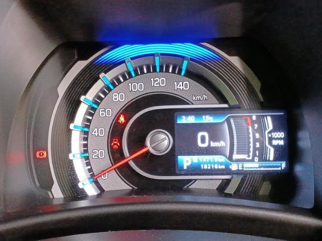 WECARSの展示場では実際に見て、触ってお車をお選びいただけます！知識の豊富な営業スタッフが様々なカーライフをご提案いたします！