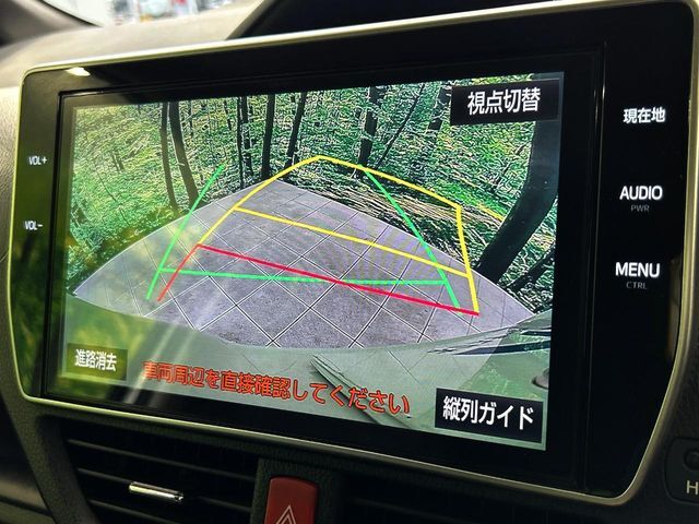 【バックカメラ】駐車時に後方がリアルタイム映像で確認できます。大型商業施設や立体駐車場での駐車時や、夜間のバック時に大活躍！運転スキルに関わらず、今や必須となった装備のひとつです！