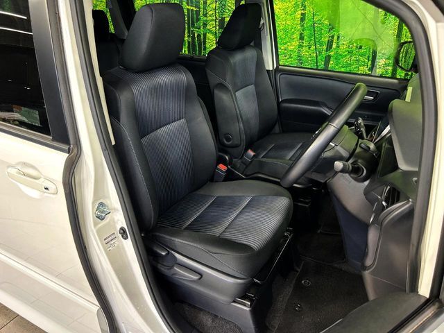 運転席シート廻りは使用感も少なく、良好な状態となっています。丁寧に使われていたことがよくわかりますね。