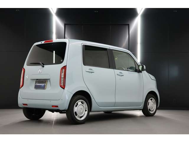 店舗には常に40台ほどの在庫車を展示しております。珍しい在庫車もございますので是非ご来店ください(*^_^*)