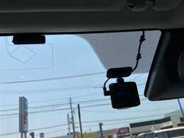 万が一のトラブルのときにも役に立つドライブレコーダーを装備しています。側面衝突や幅寄せ・割り込み対策に！