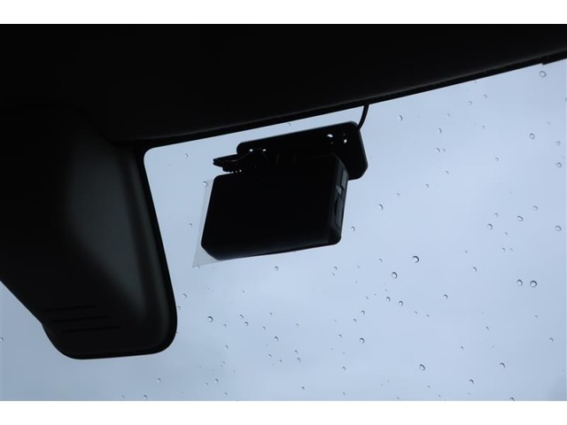 万が一のトラブルのときにも役に立つドライブレコーダーを装備しています。側面衝突や幅寄せ・割り込み対策に！