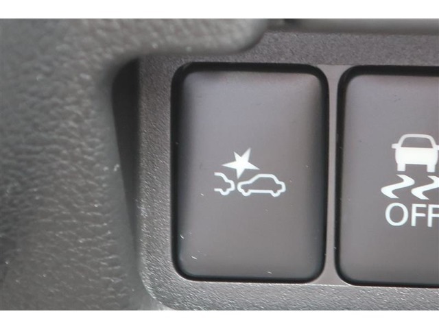 走行中に前方の車両等を認識し、衝突しそうな時は警報とブレーキで衝突回避と被害軽減をアシスト。より安全にドライブをお楽しみいただけます。