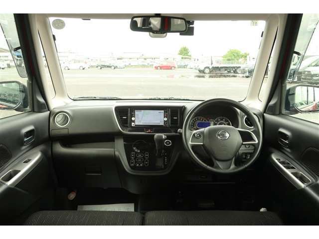 すっきりとした運転席回り☆