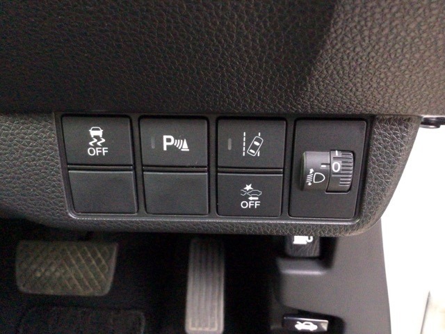 ホンダが推し進める総合先進安全装備のセンシング搭載！　衝突や斜線はみだしなどの危険が予測される時、センサーが警告。ヒューマンエラーを高度先進技術が補完してくれます。