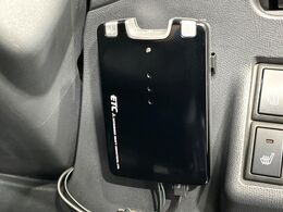 【ETC】高速道路の料金所をストレスなく通過！話題のスポットやサービスエリアに多い「スマートIC」利用時は必須のアイテムです。当店でセットアップを実施、ご納車当日からすぐにご利用いただけます！