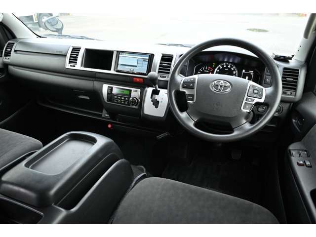 常時200台以上の在庫があります。軽自動車から大型トラック、また特殊車両などなど。あらゆる車種をご用意しております