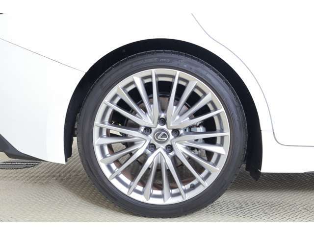 235/40R19