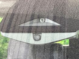 【インテリジェントエマージェンシーブレーキ】フロントカメラで前方の車両や歩行者を検知。衝突しそうな時は衝突被害軽減ブレーキが作動、衝突回避をサポート。より安全にドライブをお楽しみいただけます。
