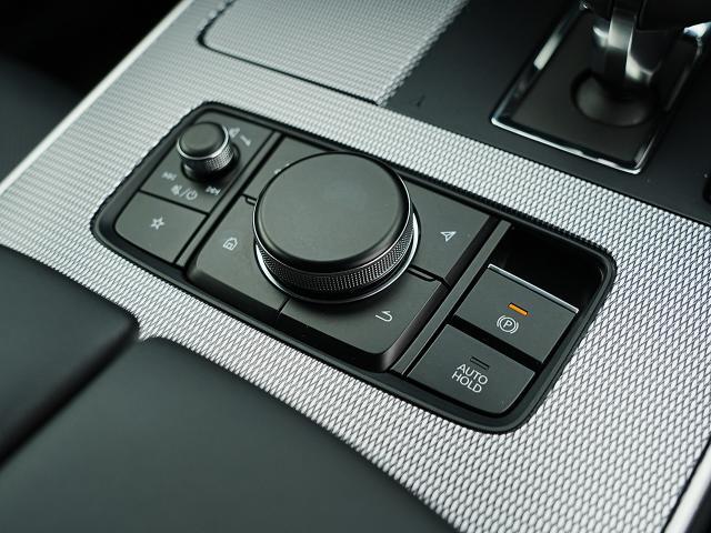 マツダコネクトの10.25インチワイドセンターディスプレイです。『Android　Auto』『Apple　CarPlay』や独自のコネクテッドサービスに対応したインターフェイスシステムです。