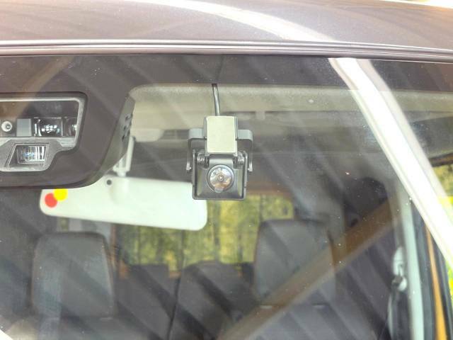 【問合せ：0749-27-4907】【ドライブレコーダー】安心・安全なカーライフに必須のドライブレコーダーを装備！走行中はもちろん、あおり運転や事故に遭遇した際の状況も映像で記録します。