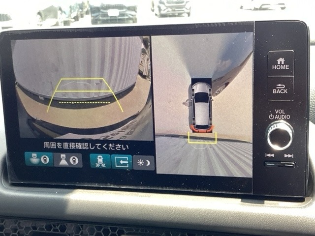 バックカメラも装備しております。車庫入れの苦手なお客様も安心！重宝してくれます！