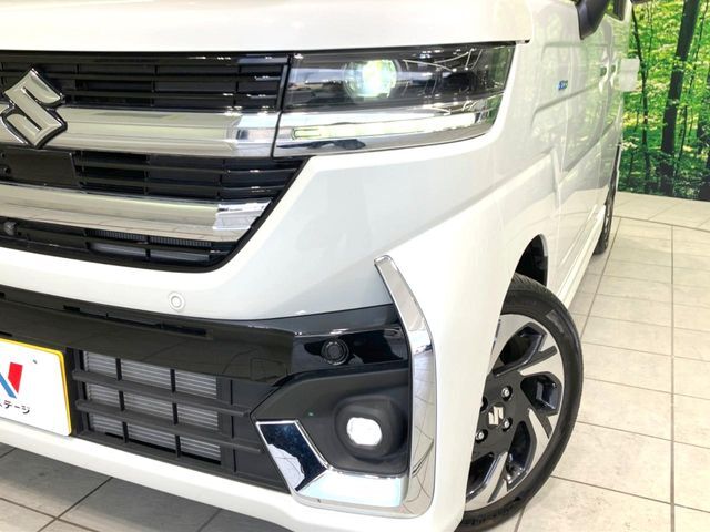 【LEDヘッドライト】悪天候や夜間走行時も良好な視界を確保し安心して運転できる高輝度LEDヘッドライトを装備！点灯速度が早く、消費電力も抑えられています。