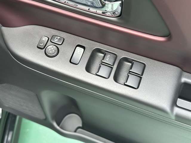 ★納車前に、専属のクリーニングスタッフが、ピッカピカにクリーニングして納車いたします！もちろん、ピッカピカの状態でお渡しするクリーニング費用も支払総額に含まれています！