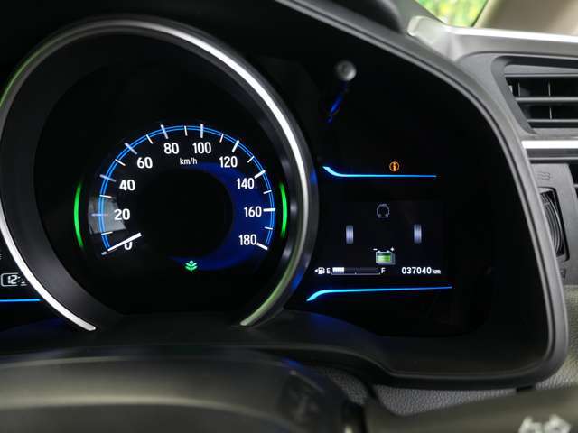 『法令12か月点検または24か月点検全車実施しております。指定工場、認証工場基準の交換対象バッテリー・ブレーキパット・オイル類・ACフィルター・ベルト・バルブ・タイヤ等。』安心整備です