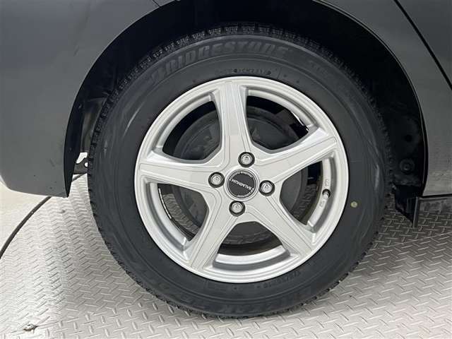 タイヤサイズは175/65R15！納車前の点検時にタイヤ交換させていただきます！社外アルミホイール！