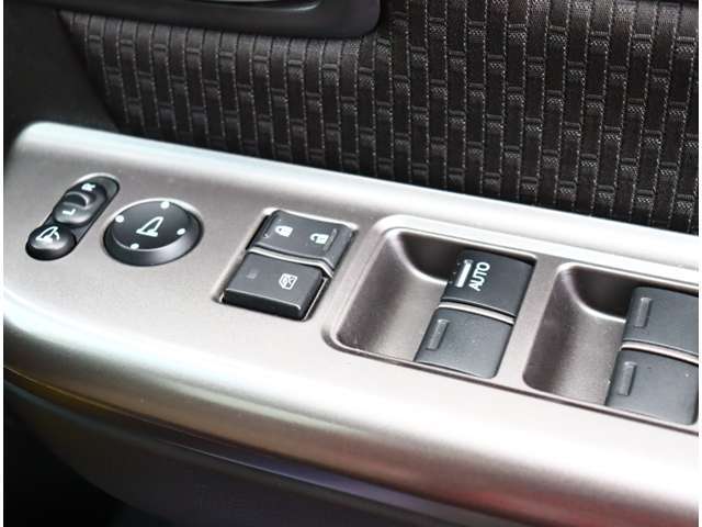 自社整備工場から板金工場、保険やローン等お車に関してはフルサポート！楽しいカーライフのお手伝いをぜひお任せください！自社板金工場・に加え、運輸支局認証工場にて、しっかり点検整備させて頂いております。