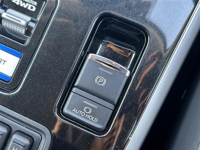 納車前に内外装のクリーニングをいたします。各種コーティング（別途有料）もご用意しておりますので、是非ご相談ください。