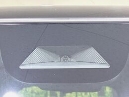 【ホンダセンシング】走行中に前方の車両等を認識し、衝突しそうな時は警報とブレーキで衝突回避と被害軽減をアシスト。より安全にドライブをお楽しみいただけます。