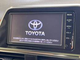 【純正ナビ】人気の純正ナビを装備しております。ナビの使いやすさはもちろん、オーディオ機能も充実！キャンプや旅行はもちろん、通勤や買い物など普段のドライブも楽しくなるはず♪