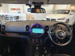 LIBERALAは、輸入車選びの新たなスタイルを提案するインポート・セレクト・ブランドです。オーナー様となる方がクルマから直接感じる感性を第一にした、最良の一台との出会いをコーディネートいたします。