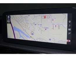 大画面の『ナビゲーションシステム』を装備！　大きな地図画面や迫力ある映像がお楽しみいただけます。（機種によりナビやコネクトサービス等ご利用の際は別途契約が必要となる場合があります）