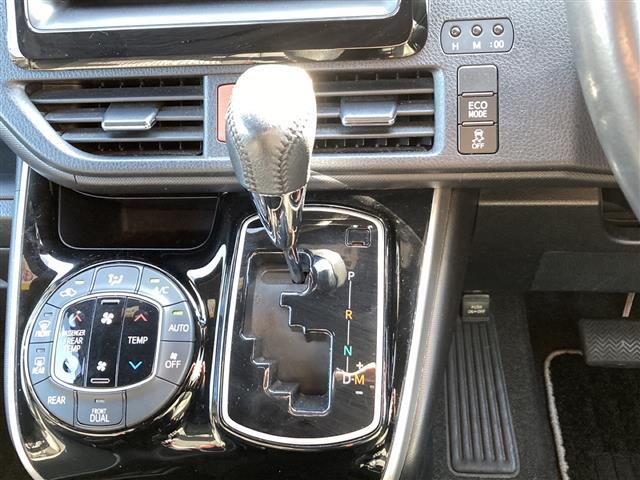 【シフトレバー】『シフトレバー』の画像になります。写真の内容に関してご不明点、ご質問等がございましたらお気軽にガリバー店舗までお問い合わせください。