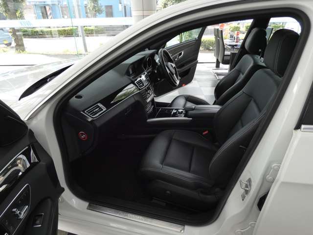 ブラックレザーシート