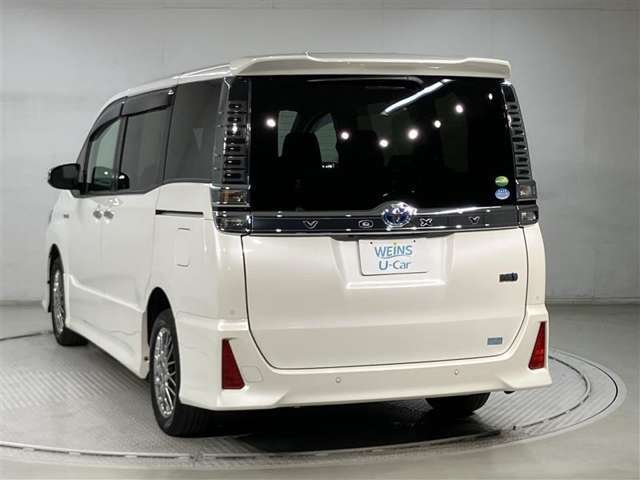 全車種、走行距離無制限の1年間無料保証付き！全国5000ヶ所に及ぶトヨタサービス店舗の安心ネットワーク！※3年先まで延長可能なロングラン保証αもご用意してます（有料）。
