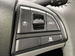 【アダプティブクルーズコントロール】高速道路での長距離走行が楽に！！自動で速度を保つクルーズコントロールが、衝突軽減システムと連携し、前方の車両を感知して車間を保つように速度調節してくれます！！