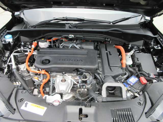 エンジンルームも綺麗に洗浄してから納車致します。普段あまり見ることが無い箇所だからこそ綺麗だと感動しますよね（＊´▽｀＊）