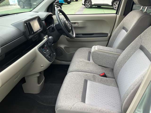 足元もゆったりと快適にお使いください。足りない画像の写真をご希望でしたらお問い合わせください。042-773-5254　WEINS U-Car橋本